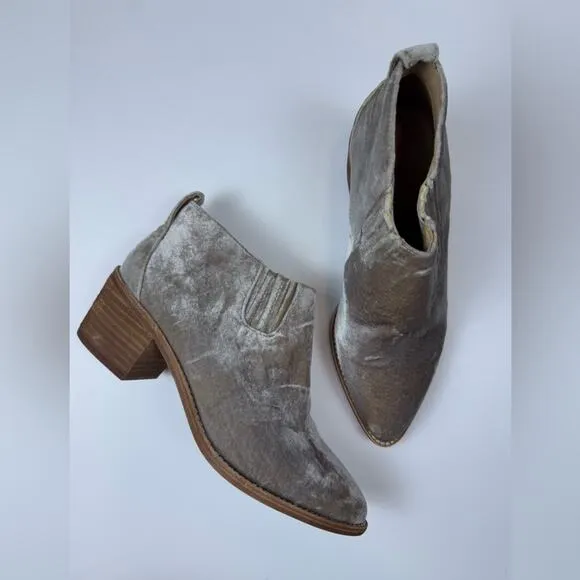 Madewell Grayson Western Chelsea Booties In Velvet Distressed Stone Size 5.5