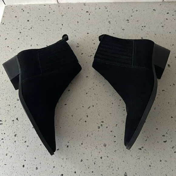 MARC FISHER LTD Black Suede Leather Ankle Booties Pointed Toe Pull On Size 6 EUC