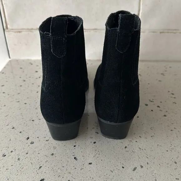 MARC FISHER LTD Black Suede Leather Ankle Booties Pointed Toe Pull On Size 6 EUC