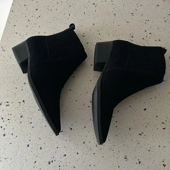 MARC FISHER LTD Black Suede Leather Ankle Booties Pointed Toe Pull On Size 6 EUC