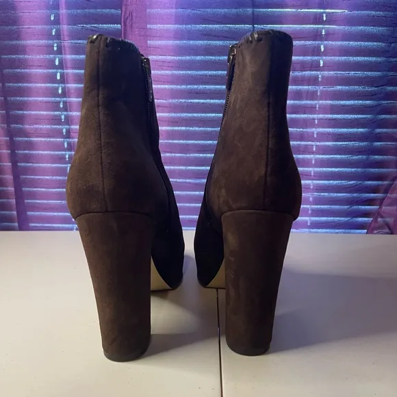 Marc Fisher Womens platform suede booties
