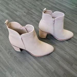 MIA Womens Beige Back Pull Tab Padded Erik Almond Toe Block Heel Booties 8 M