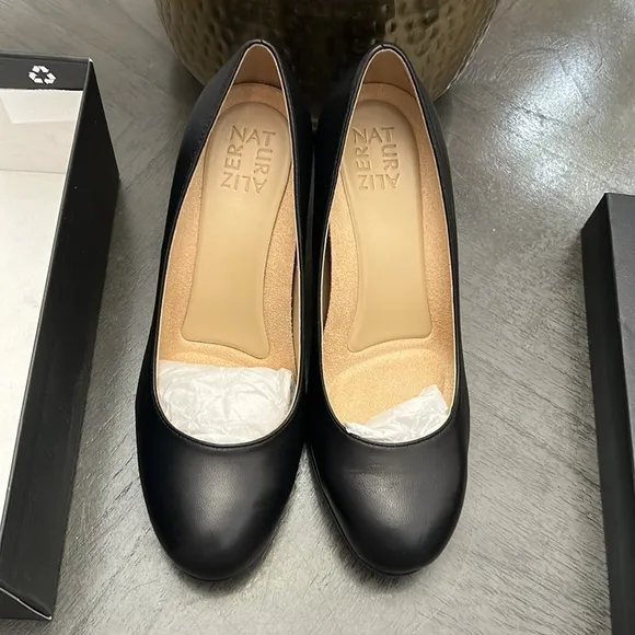 NATURALIZER Michelle Pumps (WIDE)