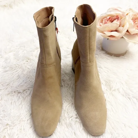 NEW Blondo x Zappos Sadie Taupe Suede heel ankle bootie women size 10