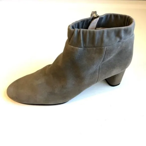 New CLARKS Grey Suede Heeled Ankle Booties Almond Toe Elastic Cuff SZ 9