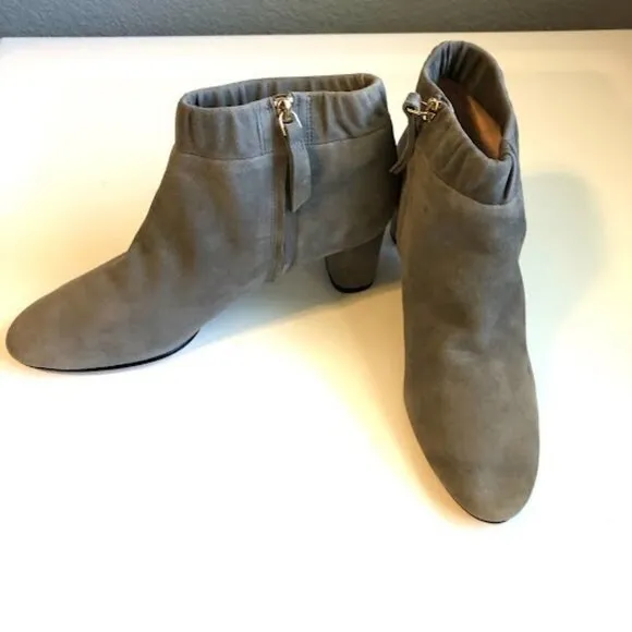 New CLARKS Grey Suede Heeled Ankle Booties Almond Toe Elastic Cuff SZ 9