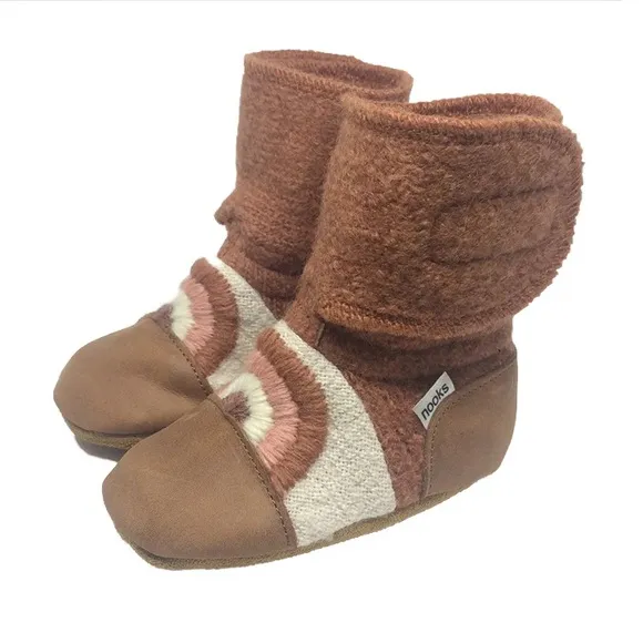 Nooks Rainbow Embroidered Wool Booties – Clay