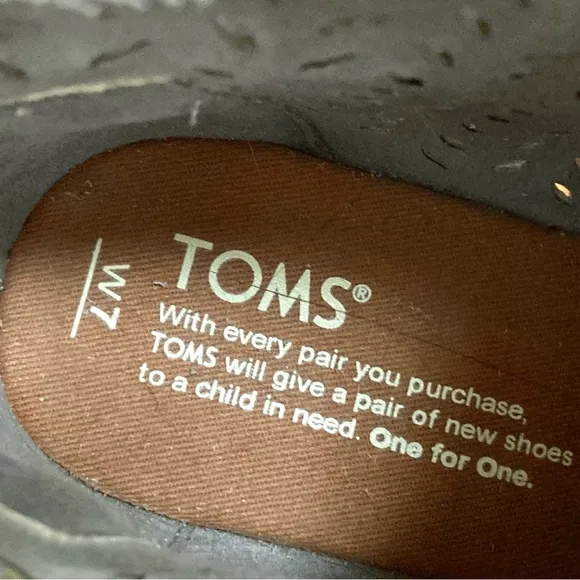 NWOT TOMS Desert Wedge Drizzle Grey Suede Perf Leaf Size 7