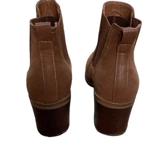NWT Mia brown ankle boots Brown Size: 7