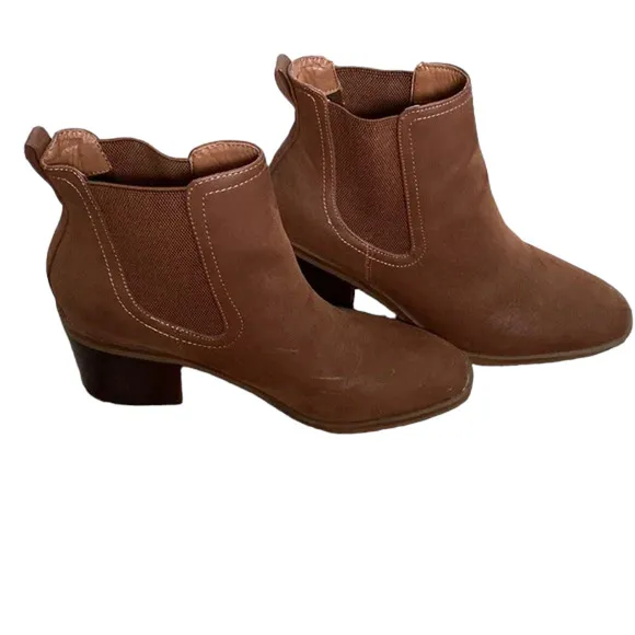 NWT Mia brown ankle boots Brown Size: 7