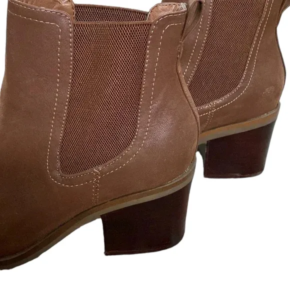NWT Mia brown ankle boots Brown Size: 7
