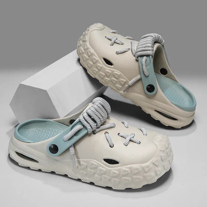 ODYSSEY LACED CLOGS