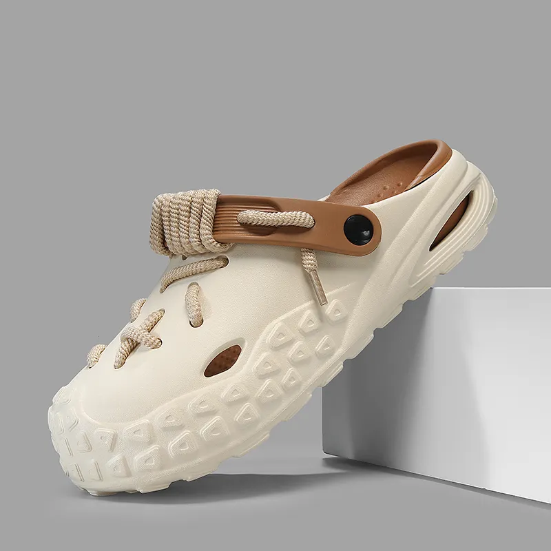 ODYSSEY LACED CLOGS