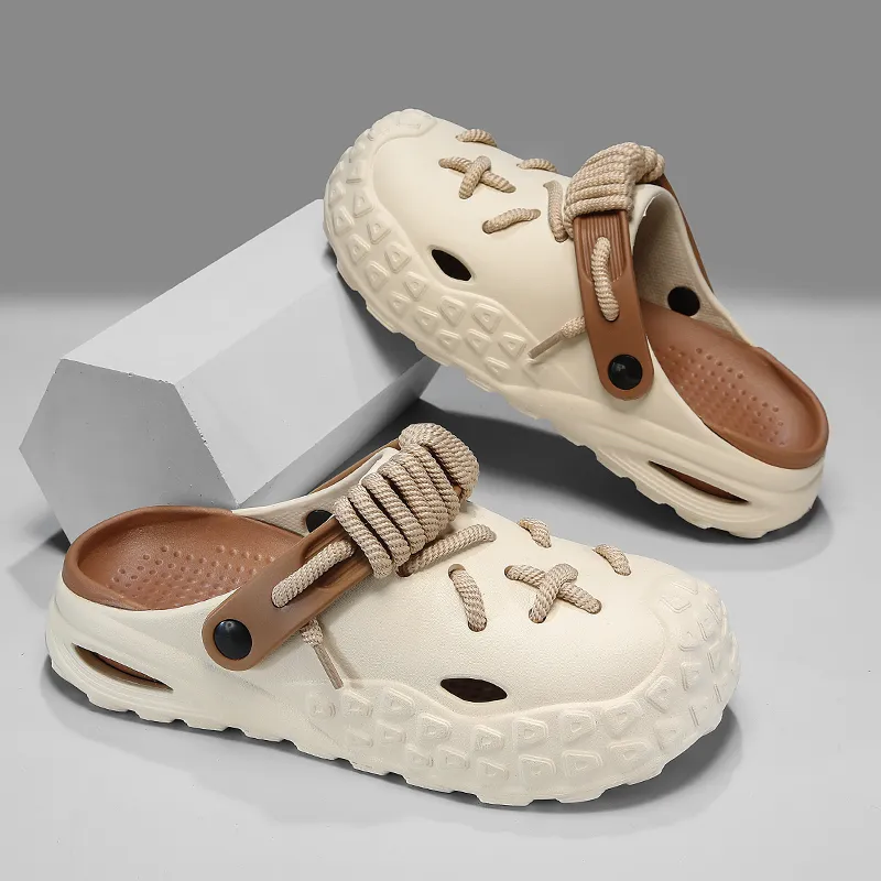 ODYSSEY LACED CLOGS