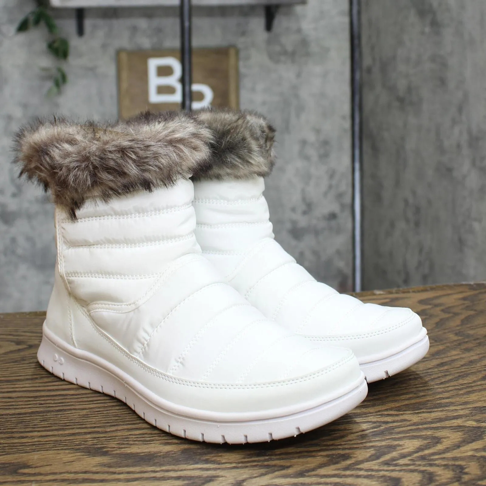 Ryka Women's Suzy Ankle Boot G4508M1 White MISMATCH (8.5M,8.5W)