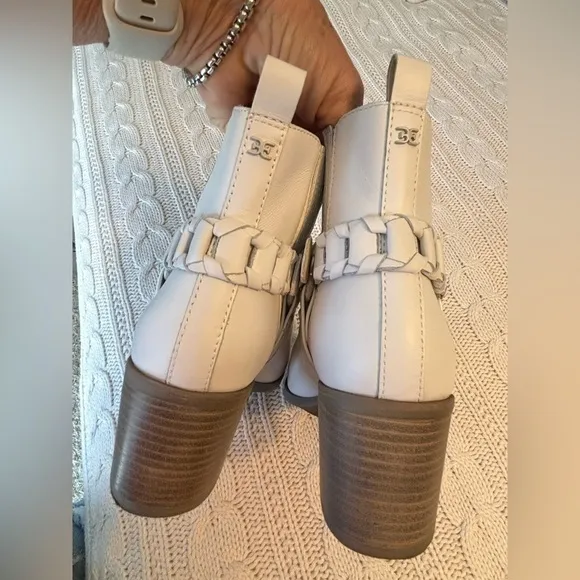 Sam Edelman Dalma Size 9M Booties. Leather Upper, Buff White Color. EUC