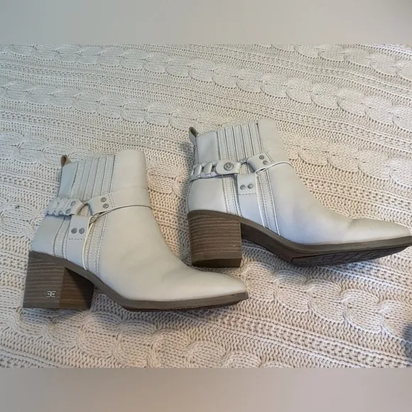 Sam Edelman Dalma Size 9M Booties. Leather Upper, Buff White Color. EUC