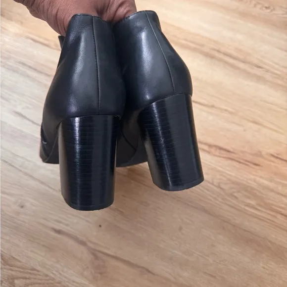 Size 7 1/2 Black Cole Haan leather peep toe ankle booties
