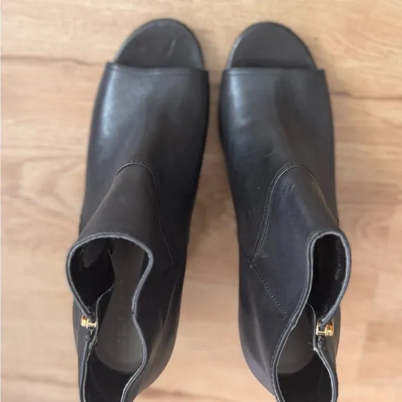 Size 7 1/2 Black Cole Haan leather peep toe ankle booties