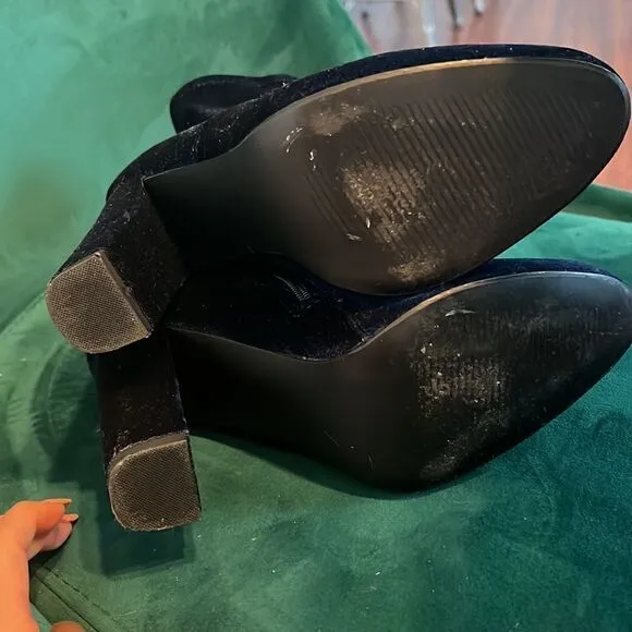Steve Madden Navy Velvet Booties - WORN ONCE - In Excellent Condition - Zipper