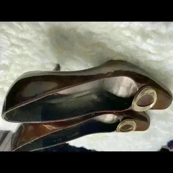 STUART WEITZMAN Brown Patent Pumps w/ Gold Accent