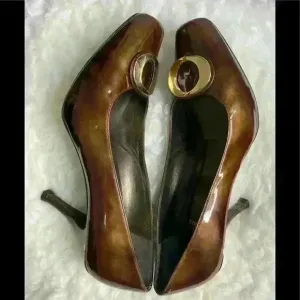 STUART WEITZMAN Brown Patent Pumps w/ Gold Accent