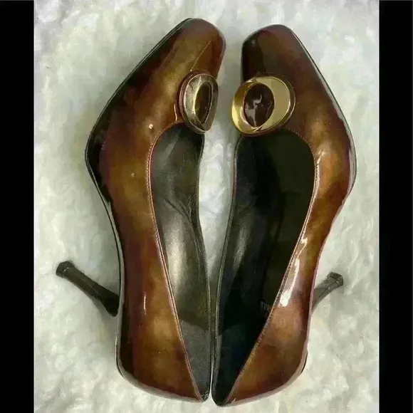 STUART WEITZMAN Brown Patent Pumps w/ Gold Accent