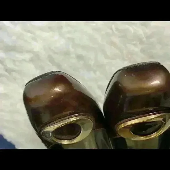 STUART WEITZMAN Brown Patent Pumps w/ Gold Accent