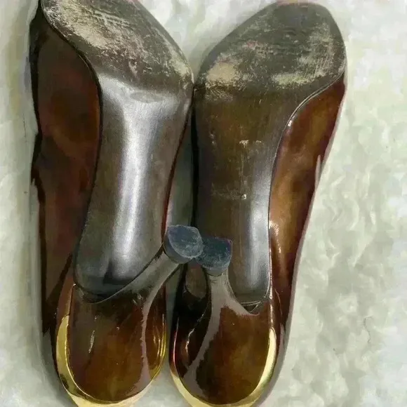STUART WEITZMAN Brown Patent Pumps w/ Gold Accent