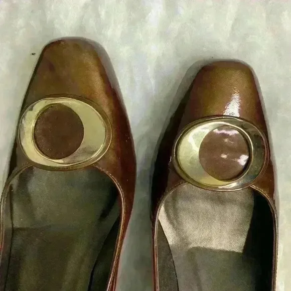 STUART WEITZMAN Brown Patent Pumps w/ Gold Accent