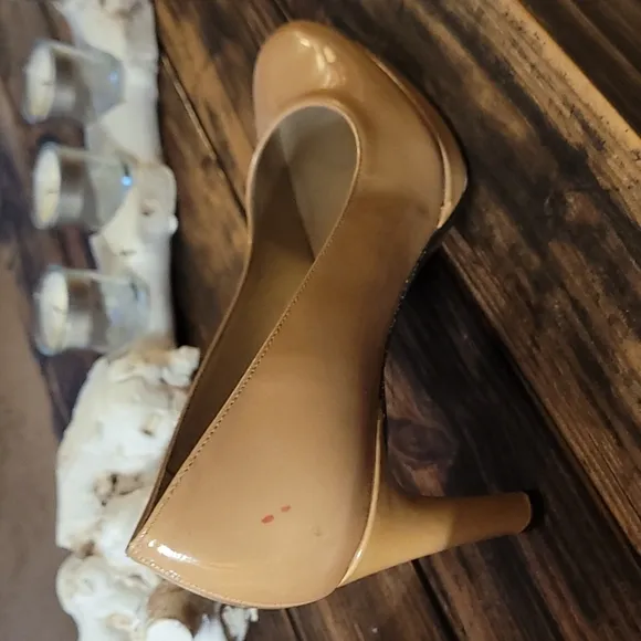Stuart Weitzman Hummus Aniline Patent Leather Pumps Rounded Toe