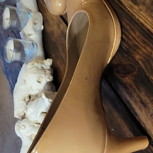 Stuart Weitzman Hummus Aniline Patent Leather Pumps Rounded Toe