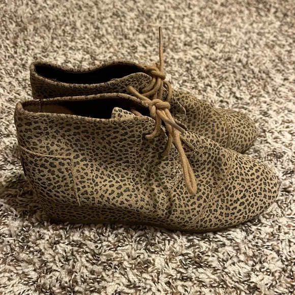 TOMS Kala Wedge Booties