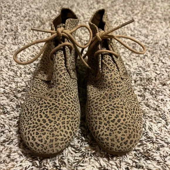 TOMS Kala Wedge Booties