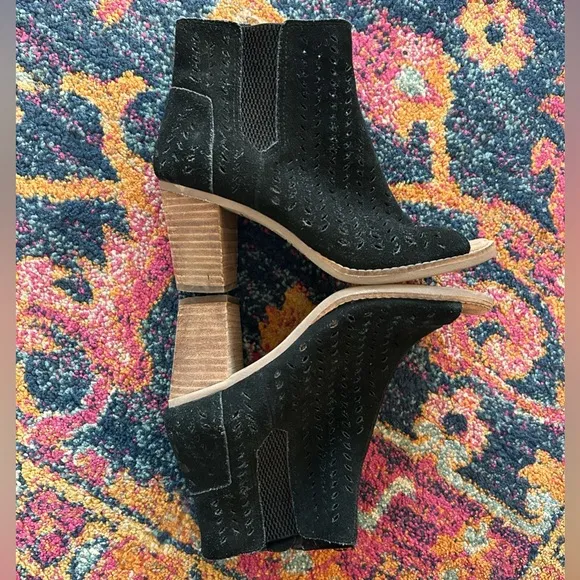 Toms | Women’s black Majorca Peep Toe ankle booties, perforated suede size 6
