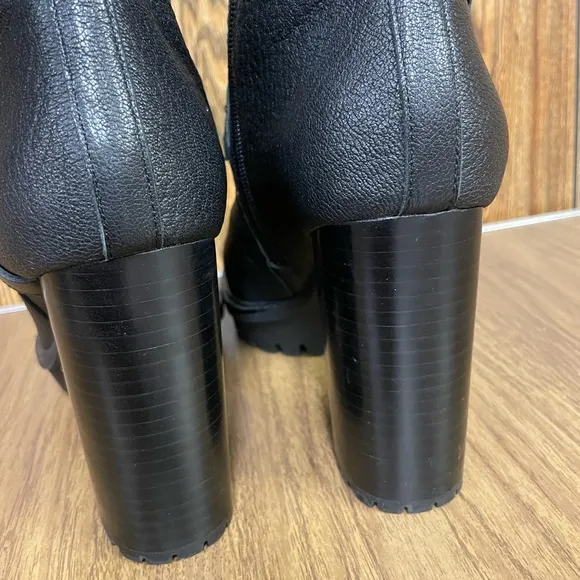 Vince Camuto Elisen buckle lug sole black booties 9M