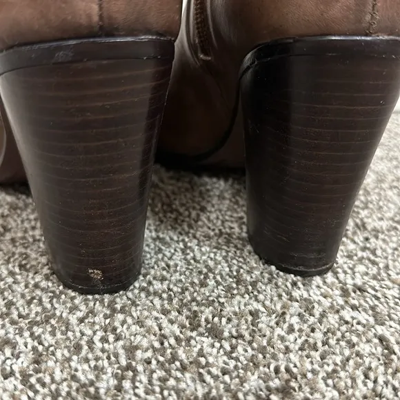 Vince Camuto Franell leather ankle booties size 8 brown SO SOFT