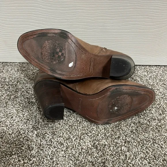 Vince Camuto Franell leather ankle booties size 8 brown SO SOFT