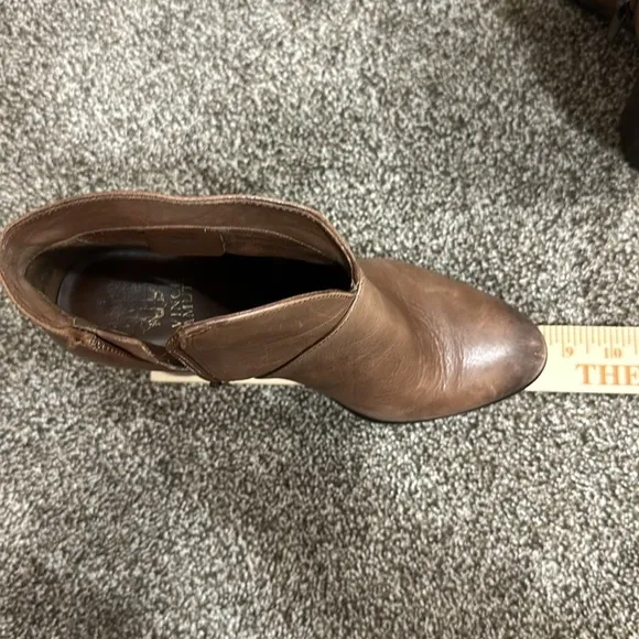 Vince Camuto Franell leather ankle booties size 8 brown SO SOFT