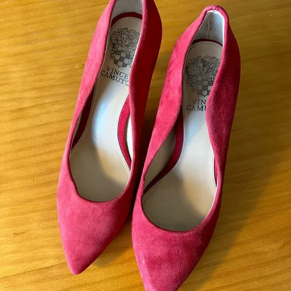 Vince Camuto Jaynita Red Suede Pointy Toe Heels Business Office Work Scallop 6