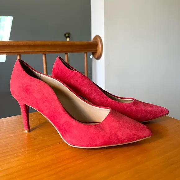 Vince Camuto Jaynita Red Suede Pointy Toe Heels Business Office Work Scallop 6