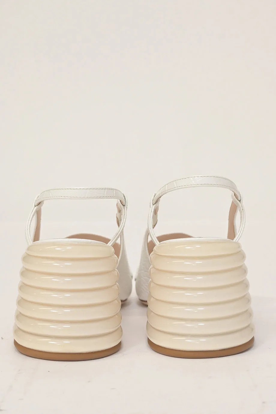 [WS7612] Fendi | Mid Heel Pump